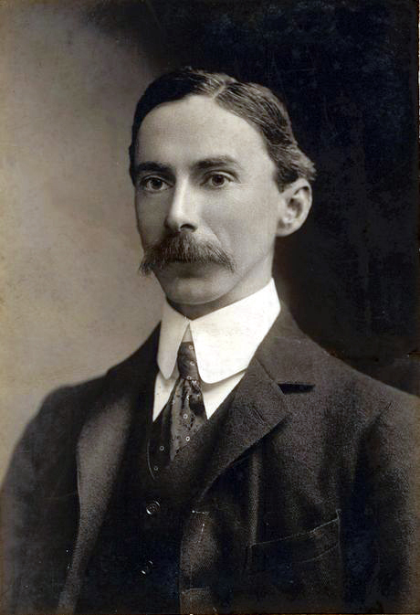 Bertrand Russell năm 1907.