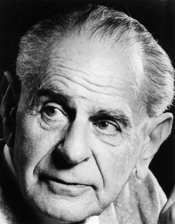 Karl Popper trong một ảnh chân dung.
