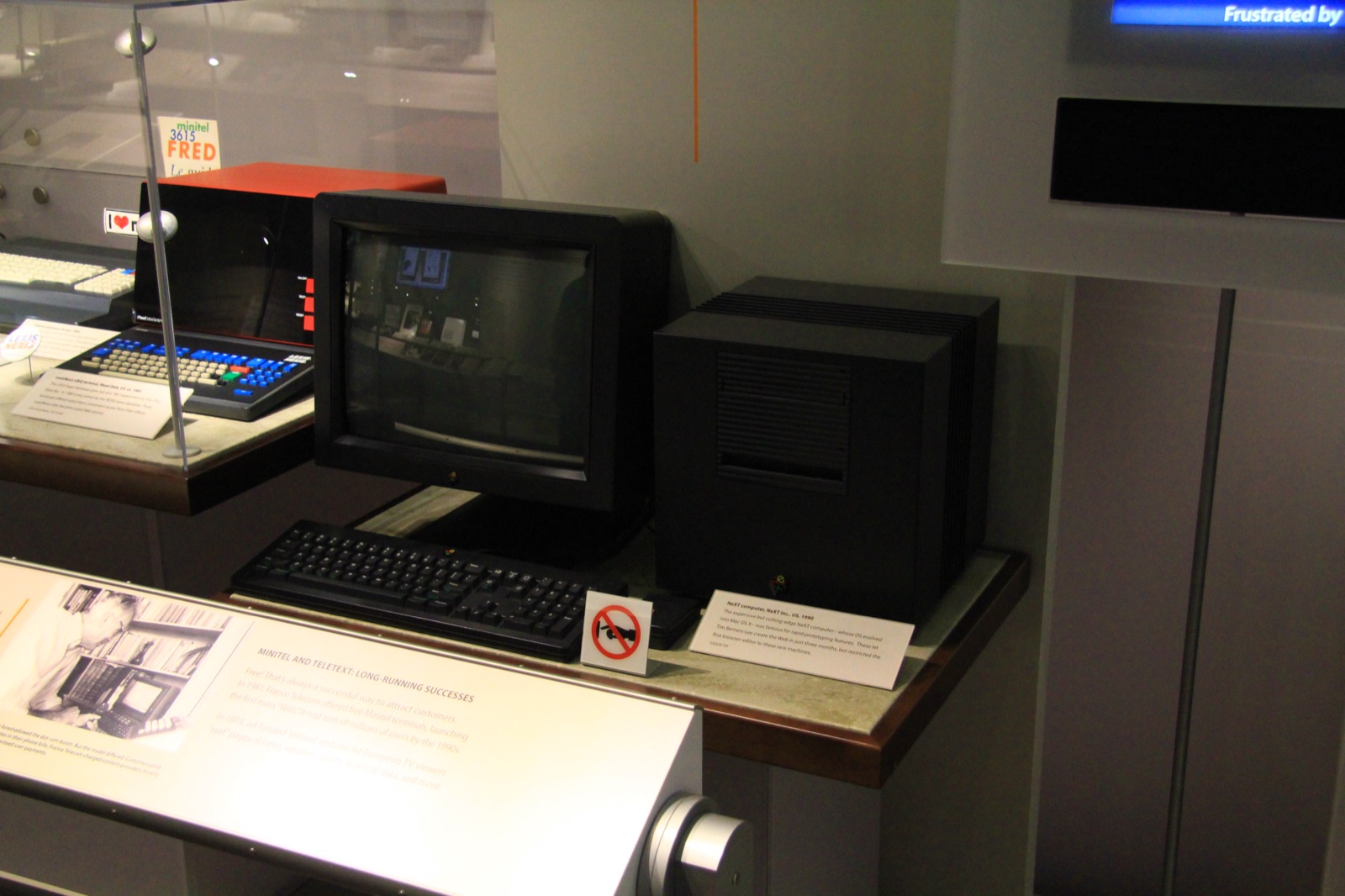 Máy tính NeXTcube được trưng bày tại Computer History Museum.